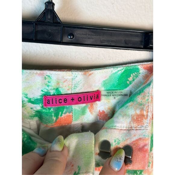 Alice + Olivia Floral Cuffed Mid Rise Shorts sz 6 - Picture 4 of 7